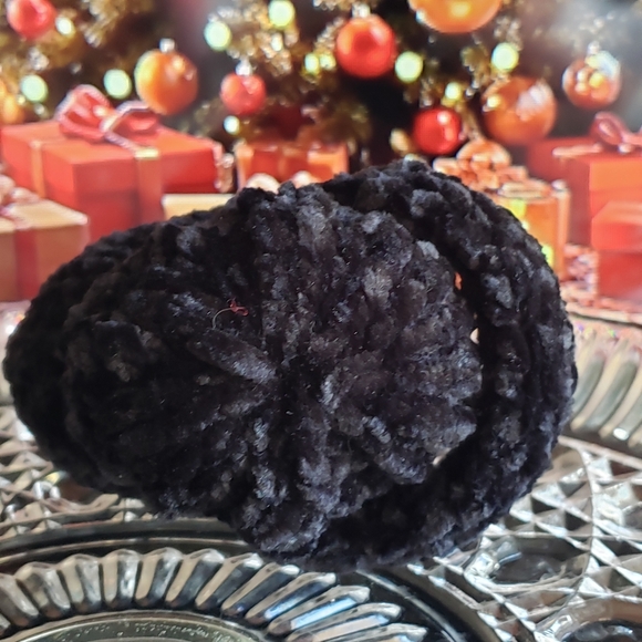 Handcrafted knit chenille kitty - Picture 6 of 7